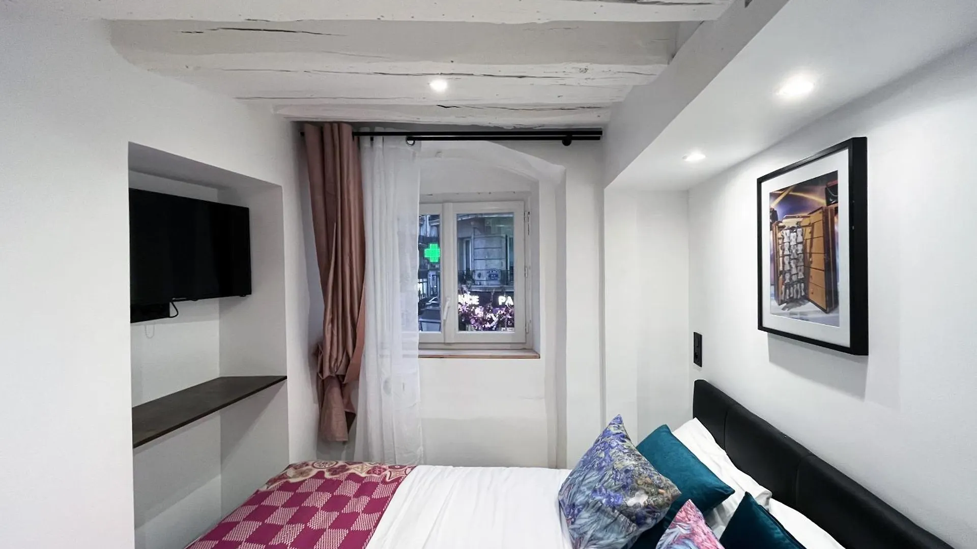 Urban Flat 174 - Vuitton St Denis Apartment Paris