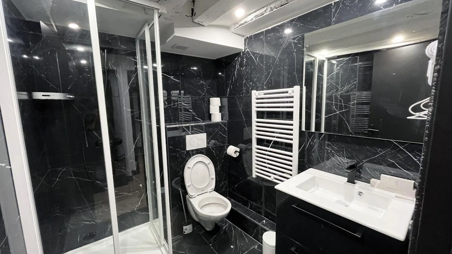 Urban Flat 174 - Vuitton St Denis Apartment Paris France